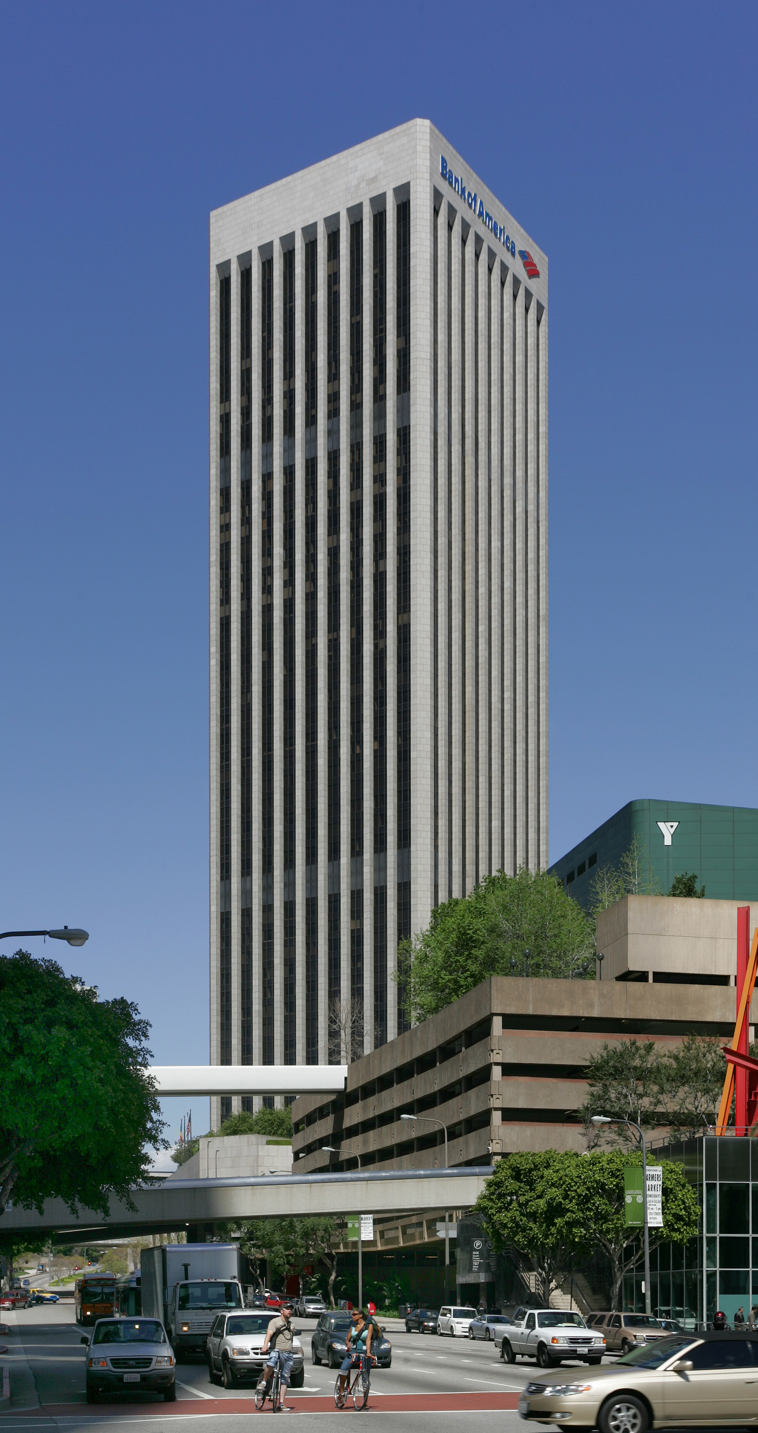 Bank of America Plaza, Los Angeles - View from the southwest. © Mathias Beinling